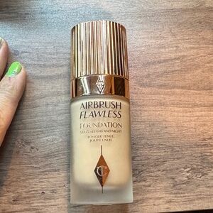 Charlotte Tilbury Airbrush Flawless Foundation - Tan